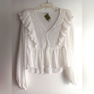 🚨Vigoss Cream Ruffle Detail Blouse NWT